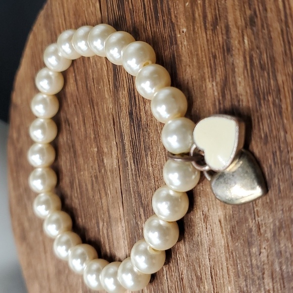 Heirloom Romantic Pearl Heart Bracelet  B3202 - Picture 2 of 2